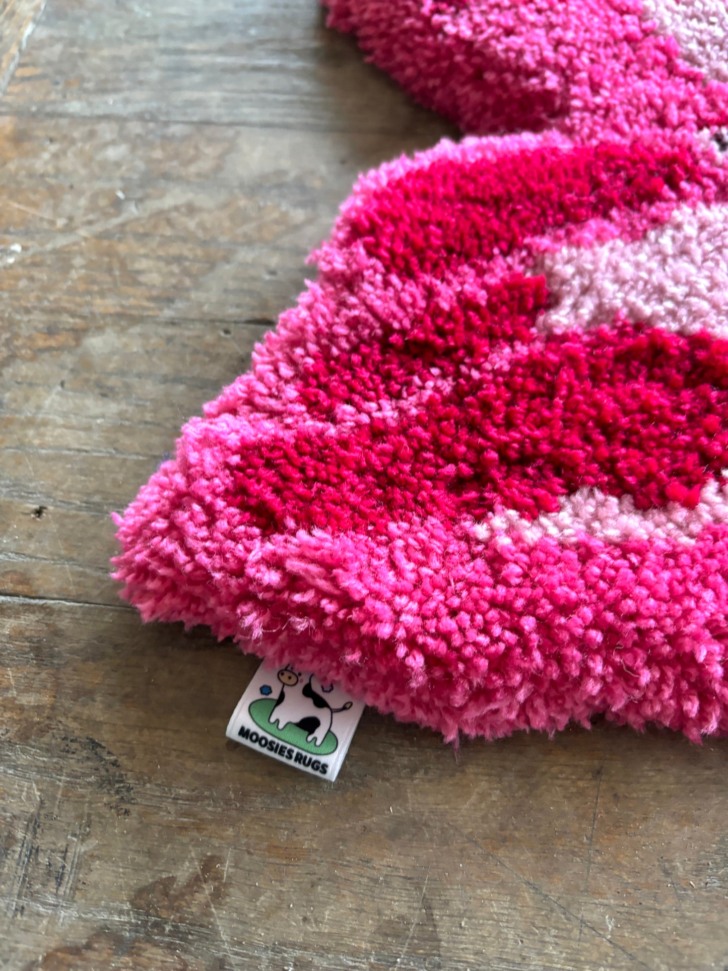 Pink lily flower rug bloemen tapijt detail-moosiesrugs